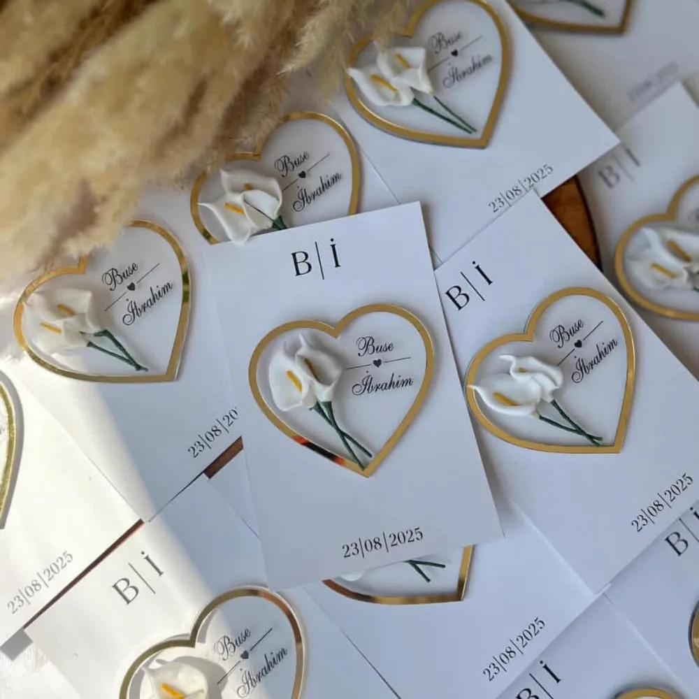Calla Lily (Gala Çiçeği) Detaylı Gold Detaylı Kalp Magnet - Nişan Hediyeliği