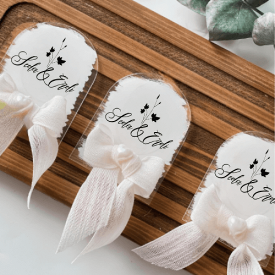 Çınar Yapraklı Tasarım Pleksi Kişiye Özel Nişan ve Söz Hediyeliği (İnci Detaylı Tül Kurdele)