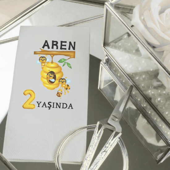 Kişiye Özel 2 Yaş Doğum Günü Peçetesi – Arı ve Petek Temalı İsimli Parti Peçetesi