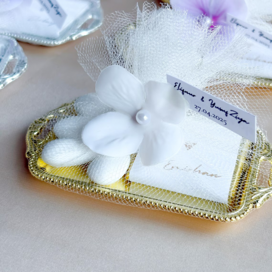 Kişiye Özel Gümüş Tepsili Badem Şekeri Nikah Hediyeliği – İsimli Söz & Nişan Hatırası