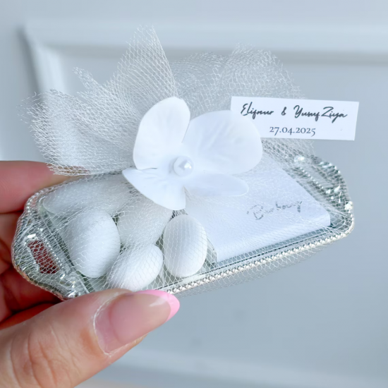 Kişiye Özel Gümüş Tepsili Badem Şekeri Nikah Hediyeliği – İsimli Söz & Nişan Hatırası
