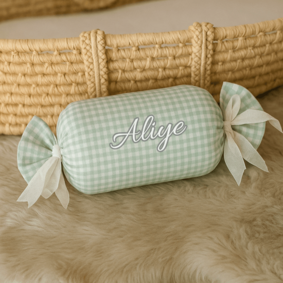 Kişiye Özel İsim Baskılı Şeker Yastık – Pötikare Desenli (Mavi, Yeşil, Sarı, Pembe)