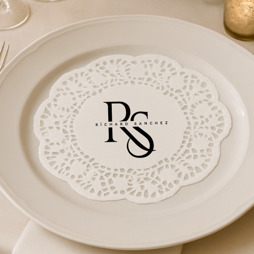 Kişiye Özel İsim & Monogram Baskılı Dantelli Amerikan Servis – Premium Masa Altlığı