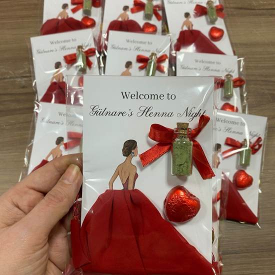 Kişiye Özel Kına Gecesi Hediyeliği – Mini Kına Şişeli ve Çikolatalı Kına Hatırası