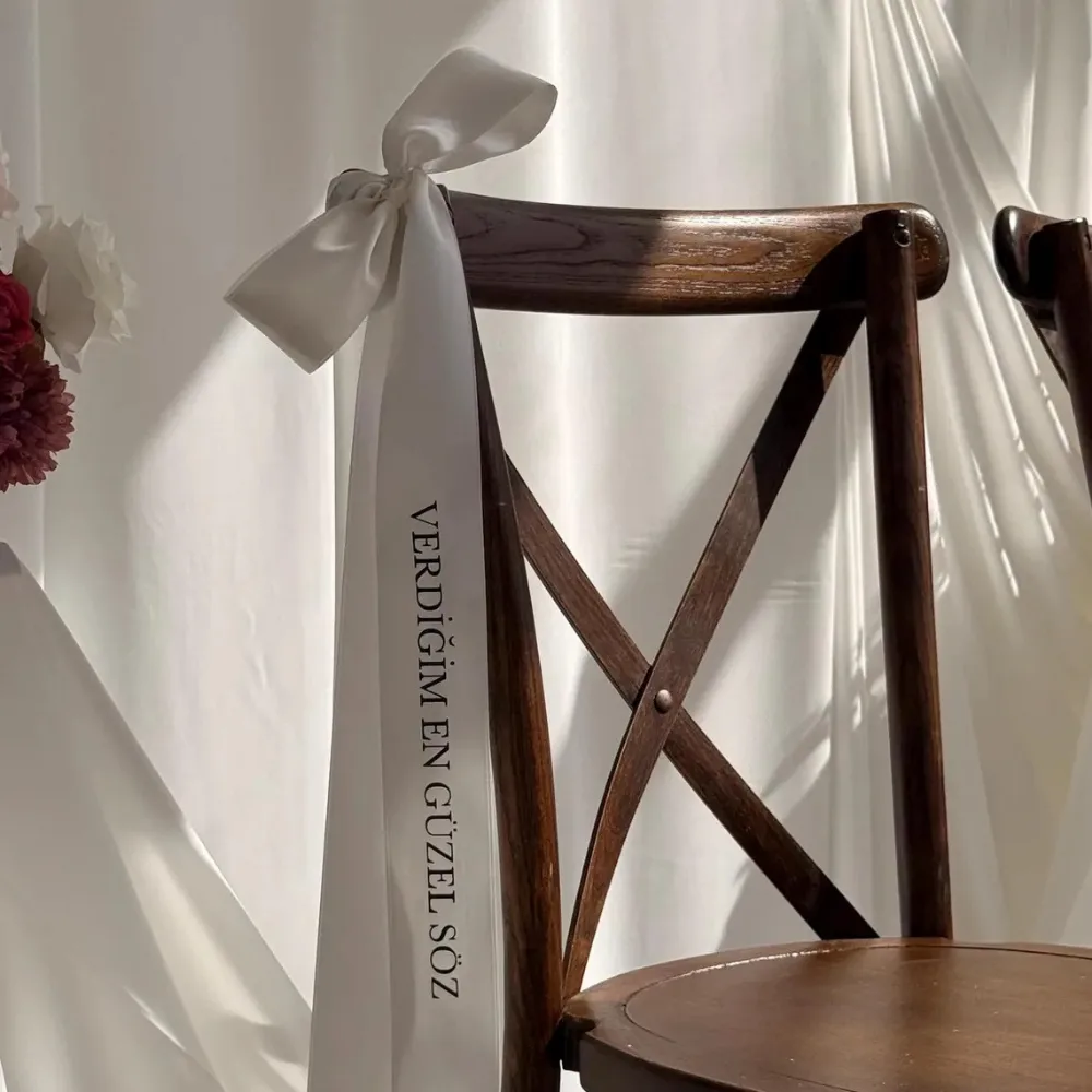 Kişiye Özel Yazılı Nikah Sandalye Kurdelesi – Saten Baskılı Düğün Süsü Kişiye Özel Yazılı Nikah Sandalye Kurdelesi – Saten Baskılı Düğün Süsü