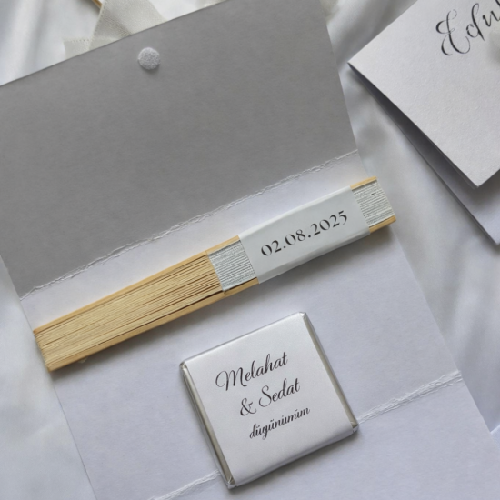 Kişiye Özel Yelpazeli Madlen Çikolata Davetiye – Kurdeleli Şık Nikah Hediyeliği