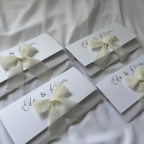 Kişiye Özel Yelpazeli Madlen Çikolata Davetiye – Kurdeleli Şık Nikah Hediyeliği