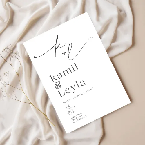 Minimal İmzalı Monogram Düğün Davetiyesi – Siyah Beyaz Modern Tipografi Tasarım Minimal İmzalı Monogram Düğün Davetiyesi – Siyah Beyaz Modern Tipografi Tasarım