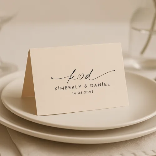 Minimal Kalp Detaylı Kişiye Özel Düğün Masa İsim Kartı – Kimberly & Daniel Modeli Minimal Kalp Detaylı Kişiye Özel Düğün Masa İsim Kartı – Kimberly & Daniel Modeli