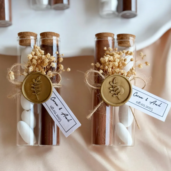 Nikah Hatırası Cam Tüp Kahveli Badem Şekeri – Mühür Detaylı Kişiye Özel Hediyelik