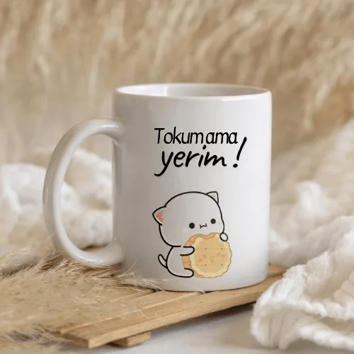 Tokum Ama Yerim Yazılı Sevimli Kedi Tasarımlı Porselen Kupa Tokum Ama Yerim Yazılı Sevimli Kedi Tasarımlı Porselen Kupa