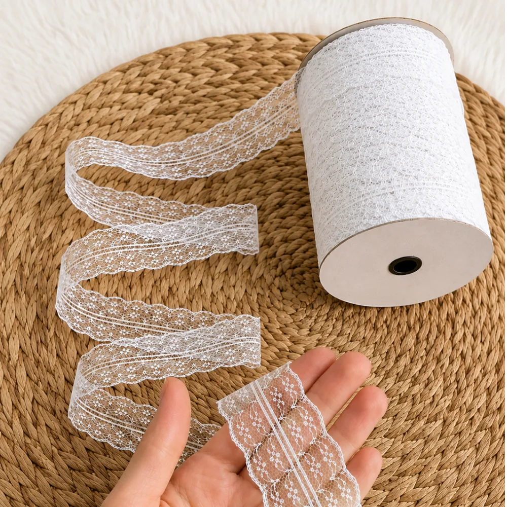 Beyaz Elastik Dantel Şerit – Yumuşak Dokulu Dekoratif Dantel Kurdele (10 Metre) Beyaz Elastik Dantel Şerit – Yumuşak Dokulu Dekoratif Dantel Kurdele (10 Metre)